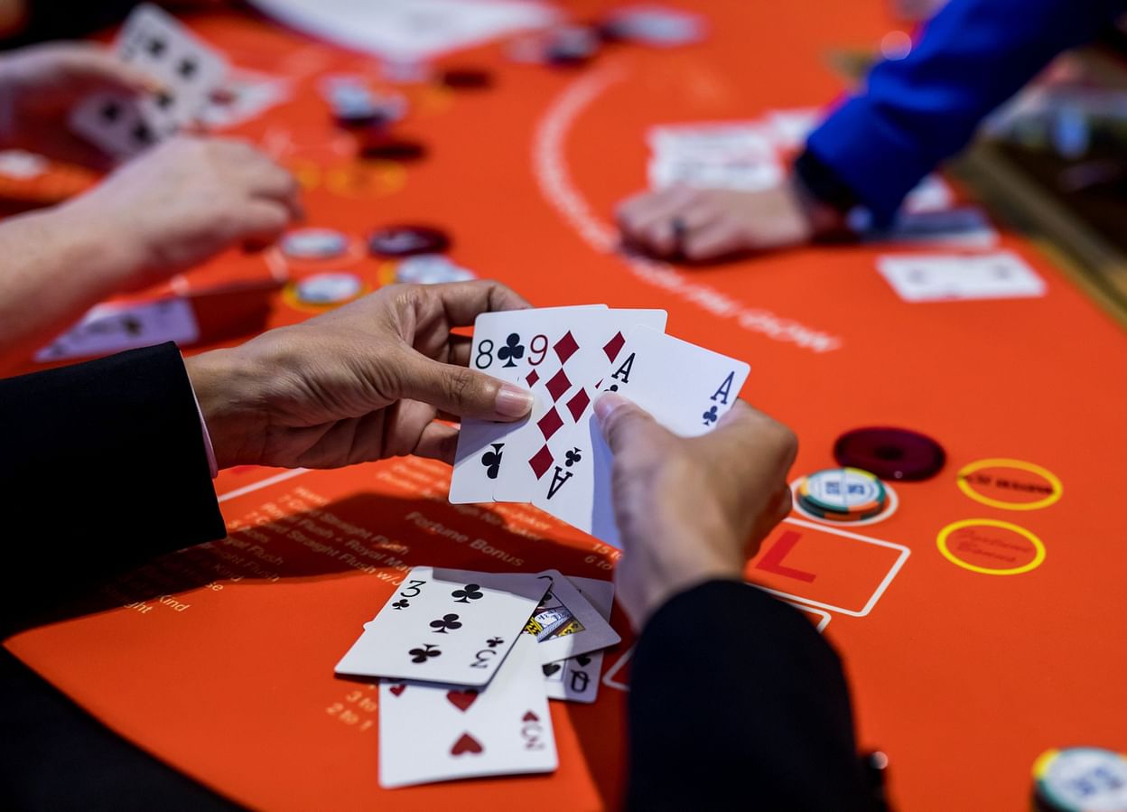 Hilangkan Risiko Poker Online dan Menangkan