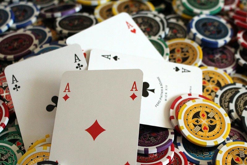 Poker Online – Perbedaan Dari Game Berbasis Langsung